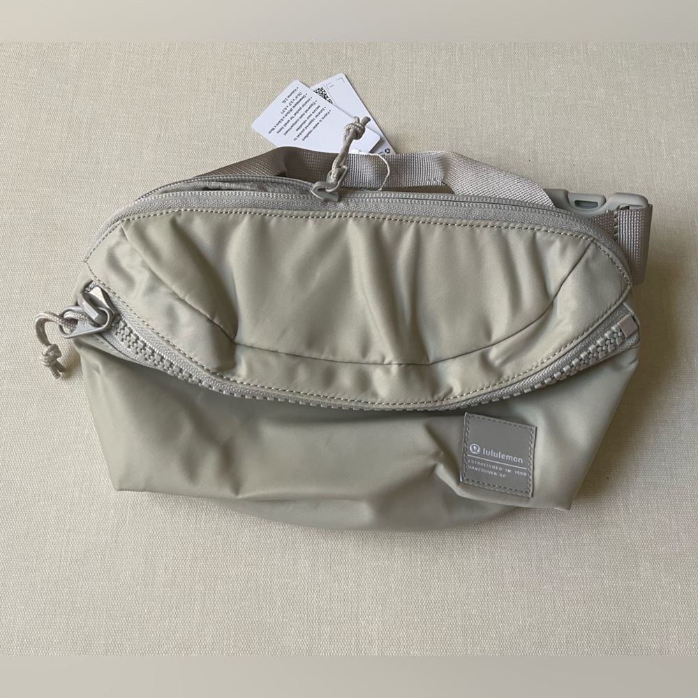 Lululemon All Day Essentials Belt Bag 2.5L - Raw Linen